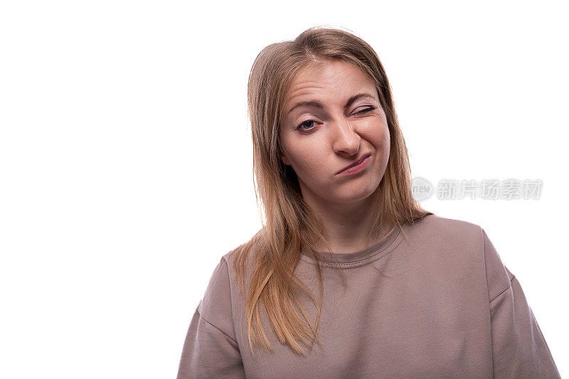Funny white-haired adult woman in a casual T-shirt makes faces on a background with copy space